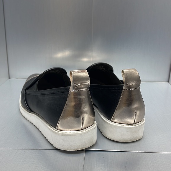 Gently used Karl Lagerfeld Paris Nappa Loafer Black/Gold 6.5 - Picture 4 of 8